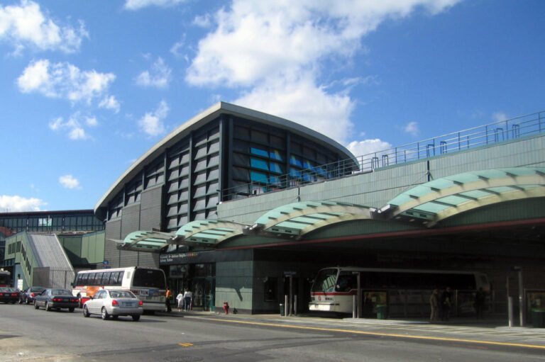 Roosevelt Avenue Subway Station​